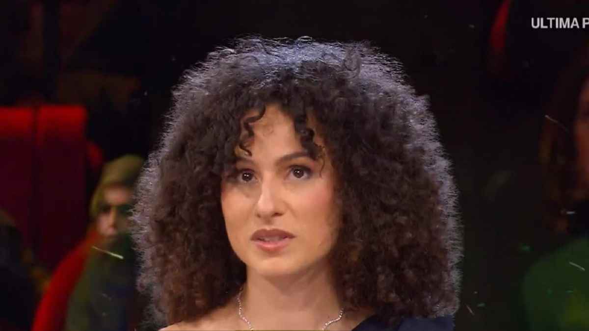 Affari Tuoi 2 febbraio 2026: De Martino sconvolge, Irene porta a casa 80.000 euro